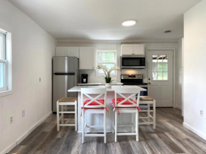 2 BR Modern Home - Visit Saratoga & Lake George Queensbury